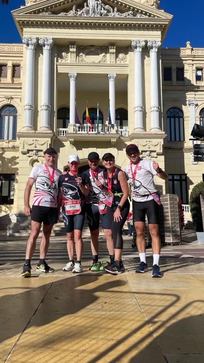 Zdjęcie w galerii na portalu naszraciborz.pl: Raciborzanie pobiegli na Generali Maraton Málaga wiadomości z regionu