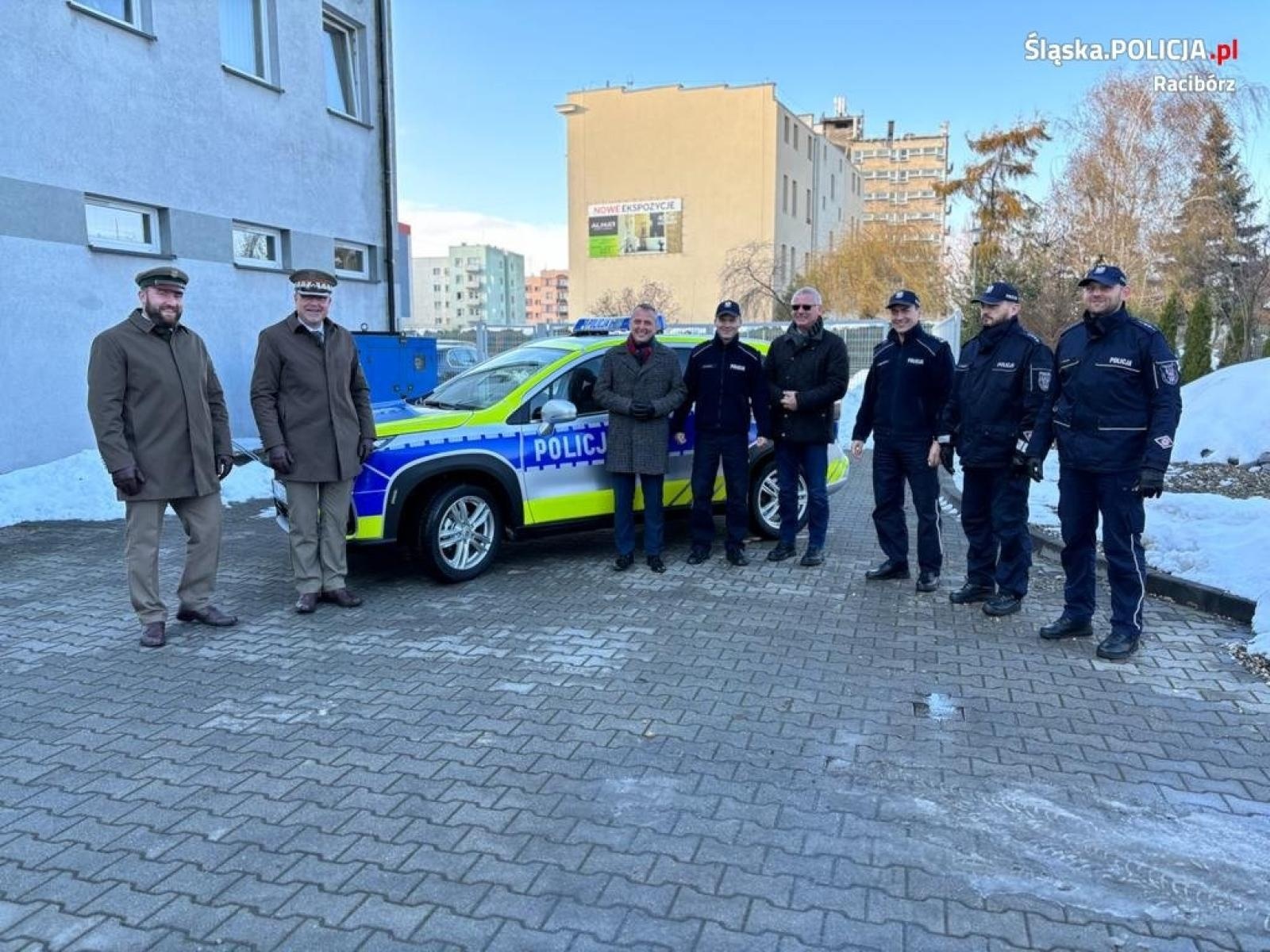Zdjęcie w galerii na portalu naszraciborz.pl: Nowy radiowóz dla raciborskiej komendy policji wiadomości z regionu