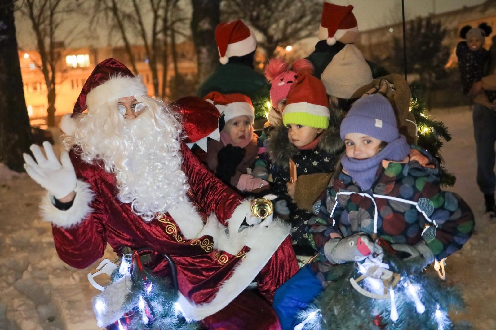 Zdjęcie w galerii na portalu naszraciborz.pl: Magiczne Mikołajki Małych Odkrywców Sztuki wiadomości z regionu