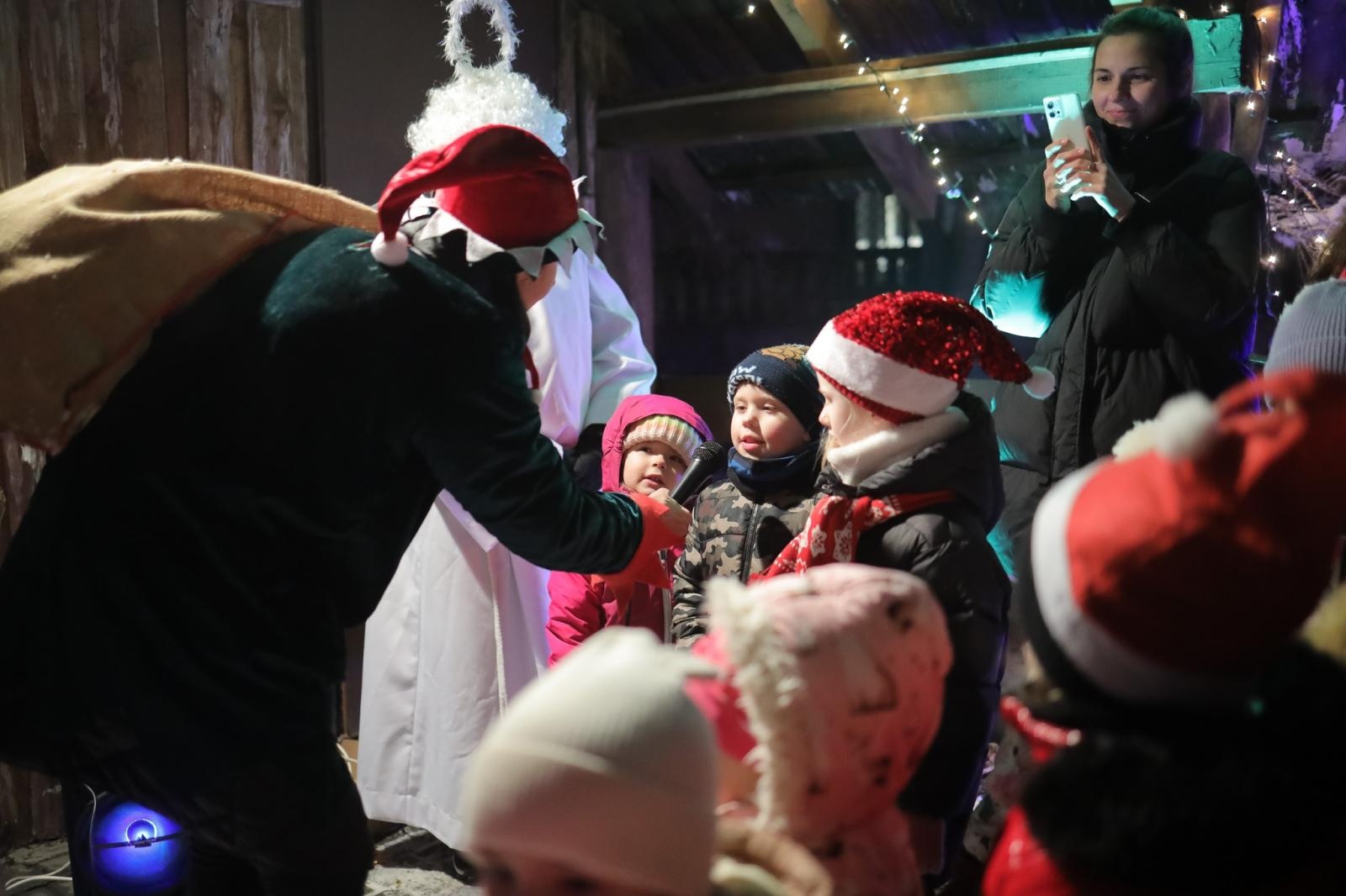 Zdjęcie w galerii na portalu naszraciborz.pl: Magiczne Mikołajki Małych Odkrywców Sztuki wiadomości z regionu