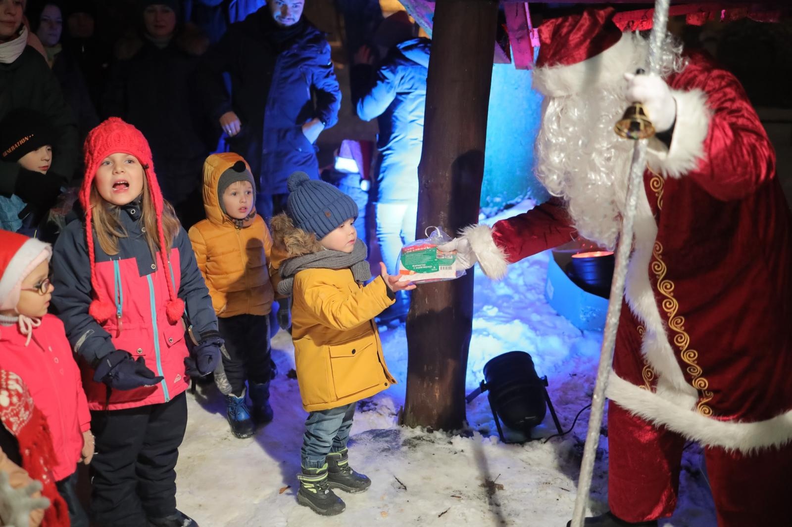 Zdjęcie w galerii na portalu naszraciborz.pl: Magiczne Mikołajki Małych Odkrywców Sztuki wiadomości z regionu