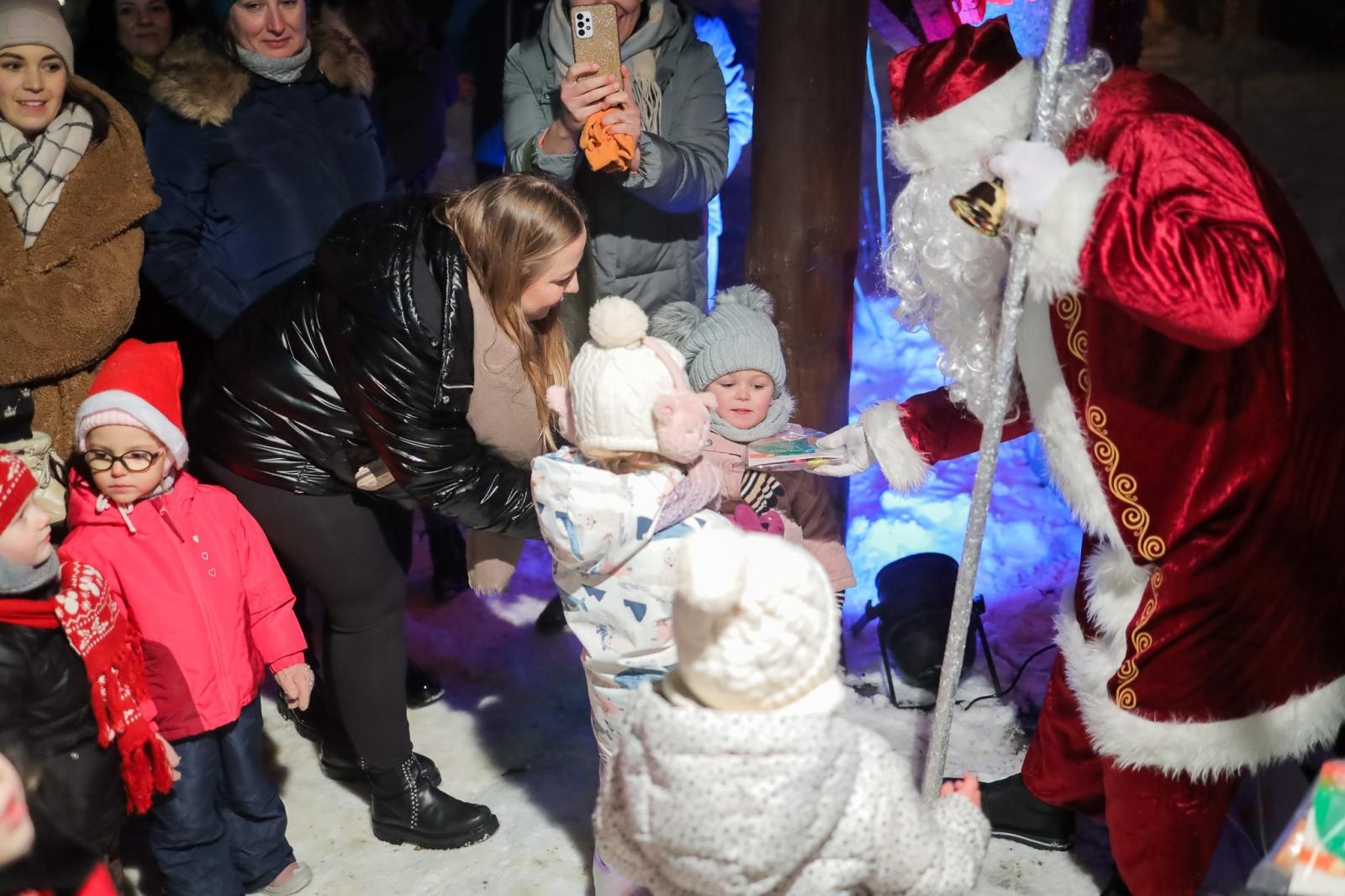 Zdjęcie w galerii na portalu naszraciborz.pl: Magiczne Mikołajki Małych Odkrywców Sztuki wiadomości z regionu