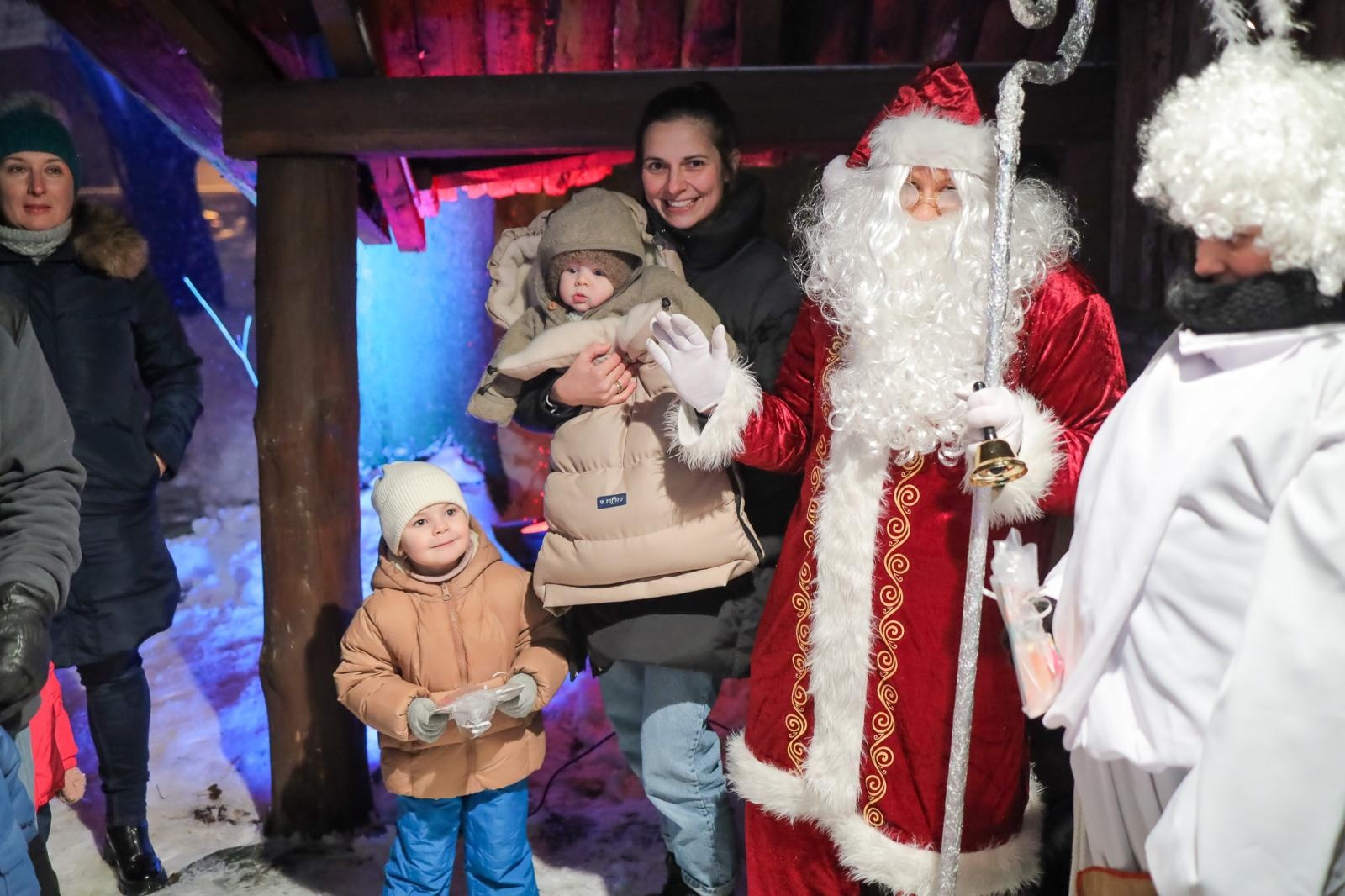 Zdjęcie w galerii na portalu naszraciborz.pl: Magiczne Mikołajki Małych Odkrywców Sztuki wiadomości z regionu