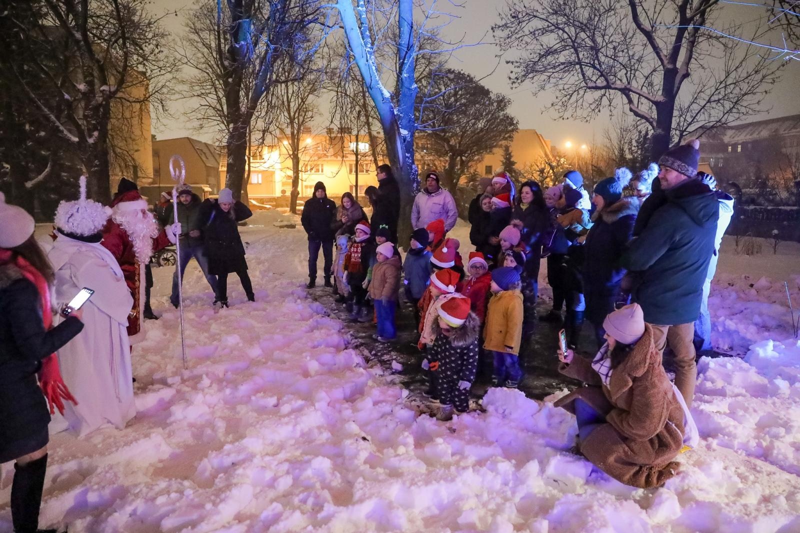 Zdjęcie w galerii na portalu naszraciborz.pl: Magiczne Mikołajki Małych Odkrywców Sztuki wiadomości z regionu