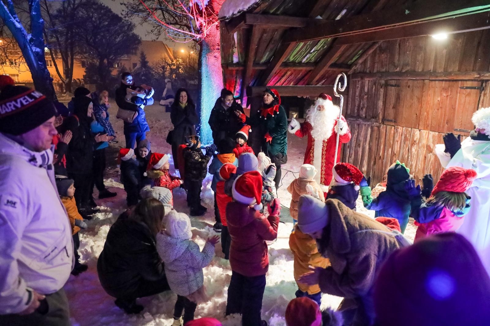 Zdjęcie w galerii na portalu naszraciborz.pl: Magiczne Mikołajki Małych Odkrywców Sztuki wiadomości z regionu