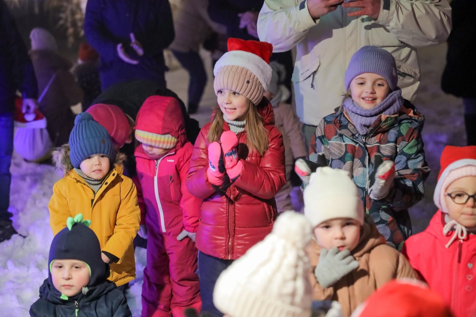 Zdjęcie w galerii na portalu naszraciborz.pl: Magiczne Mikołajki Małych Odkrywców Sztuki wiadomości z regionu