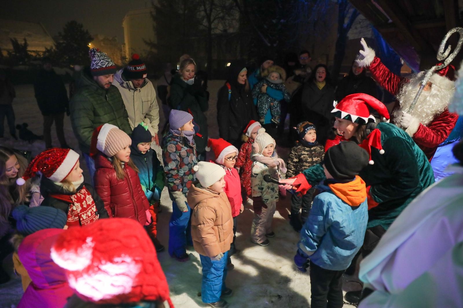 Zdjęcie w galerii na portalu naszraciborz.pl: Magiczne Mikołajki Małych Odkrywców Sztuki wiadomości z regionu
