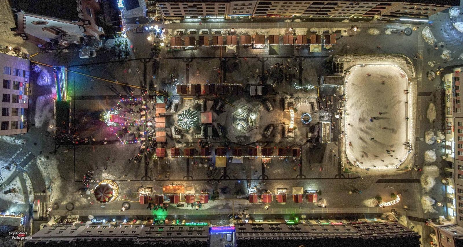 Zdjęcie w galerii na portalu naszraciborz.pl: Świąteczny raciborski jarmark z lotu ptaka [FOTO] wiadomości z regionu