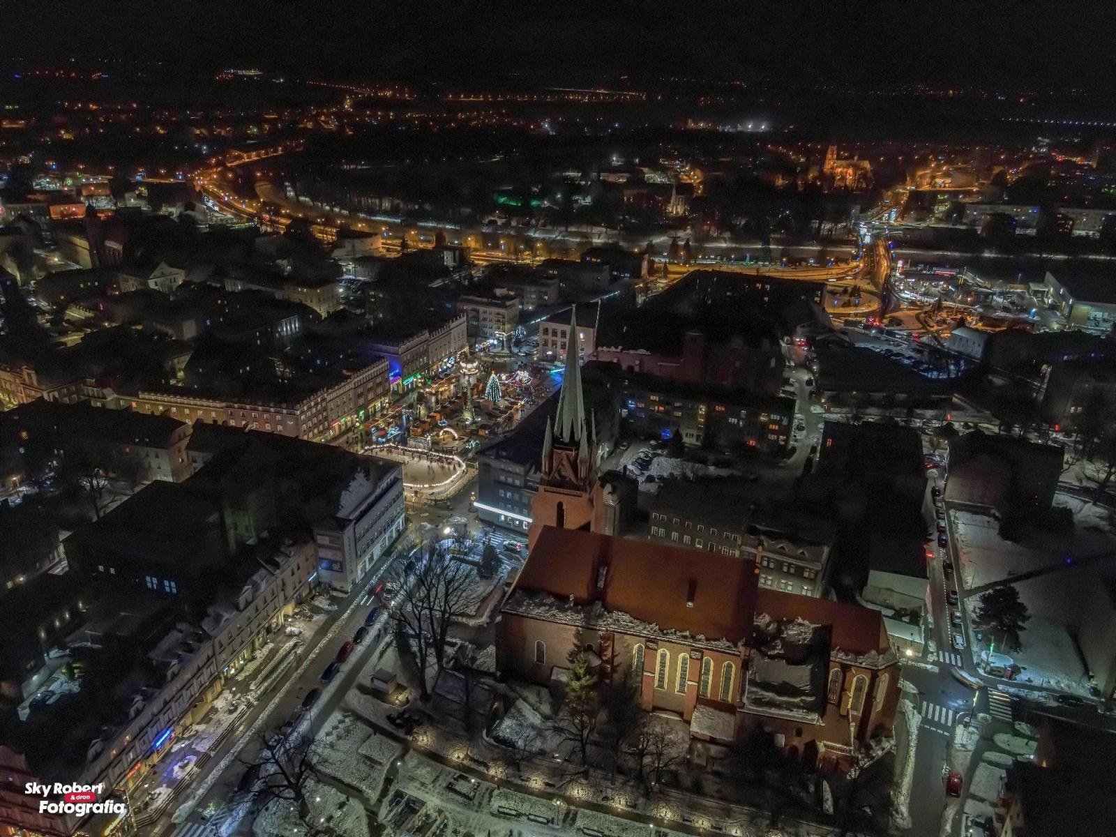 Zdjęcie w galerii na portalu naszraciborz.pl: Świąteczny raciborski jarmark z lotu ptaka [FOTO] wiadomości z regionu