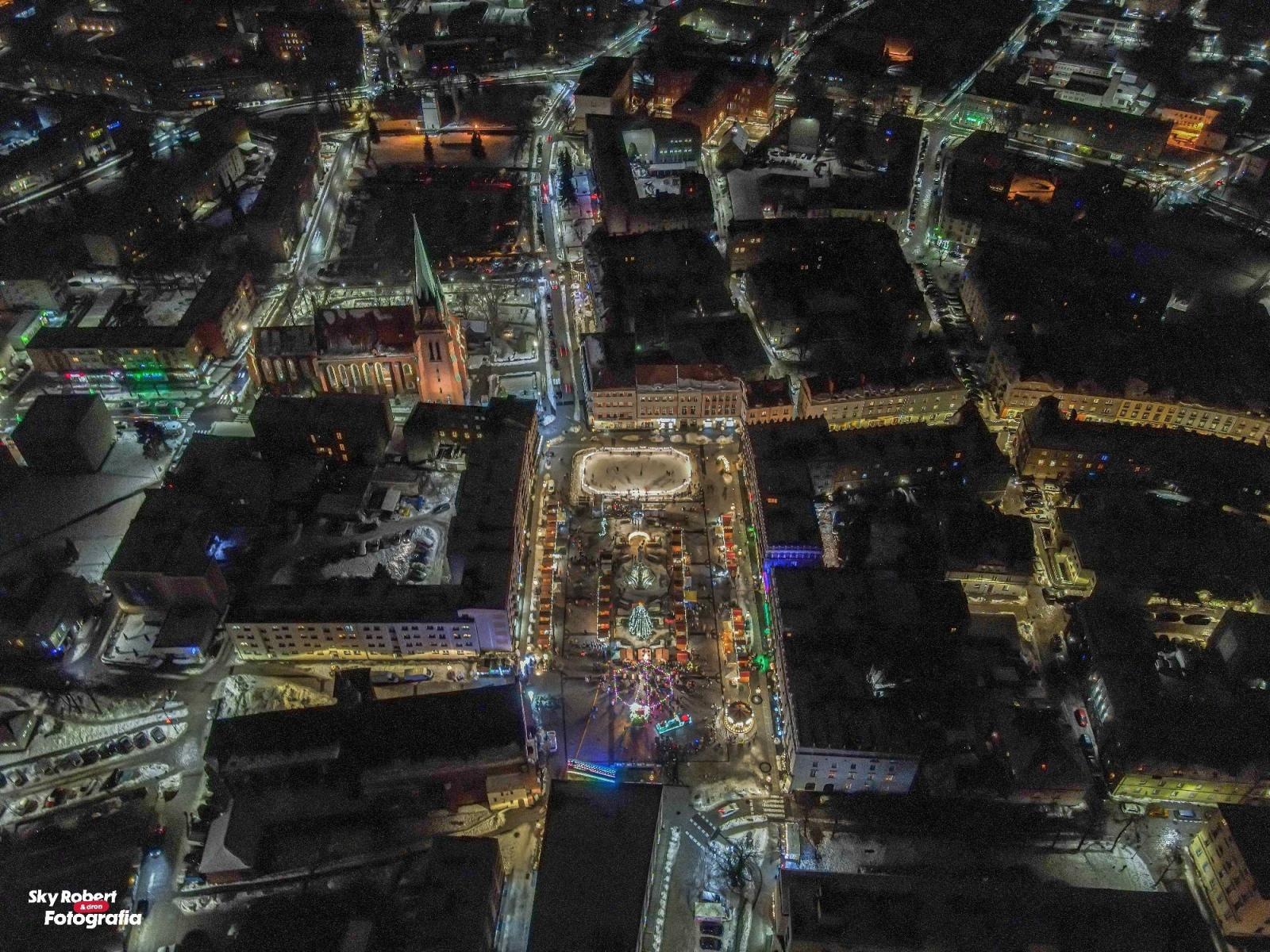 Zdjęcie w galerii na portalu naszraciborz.pl: Świąteczny raciborski jarmark z lotu ptaka [FOTO] wiadomości z regionu