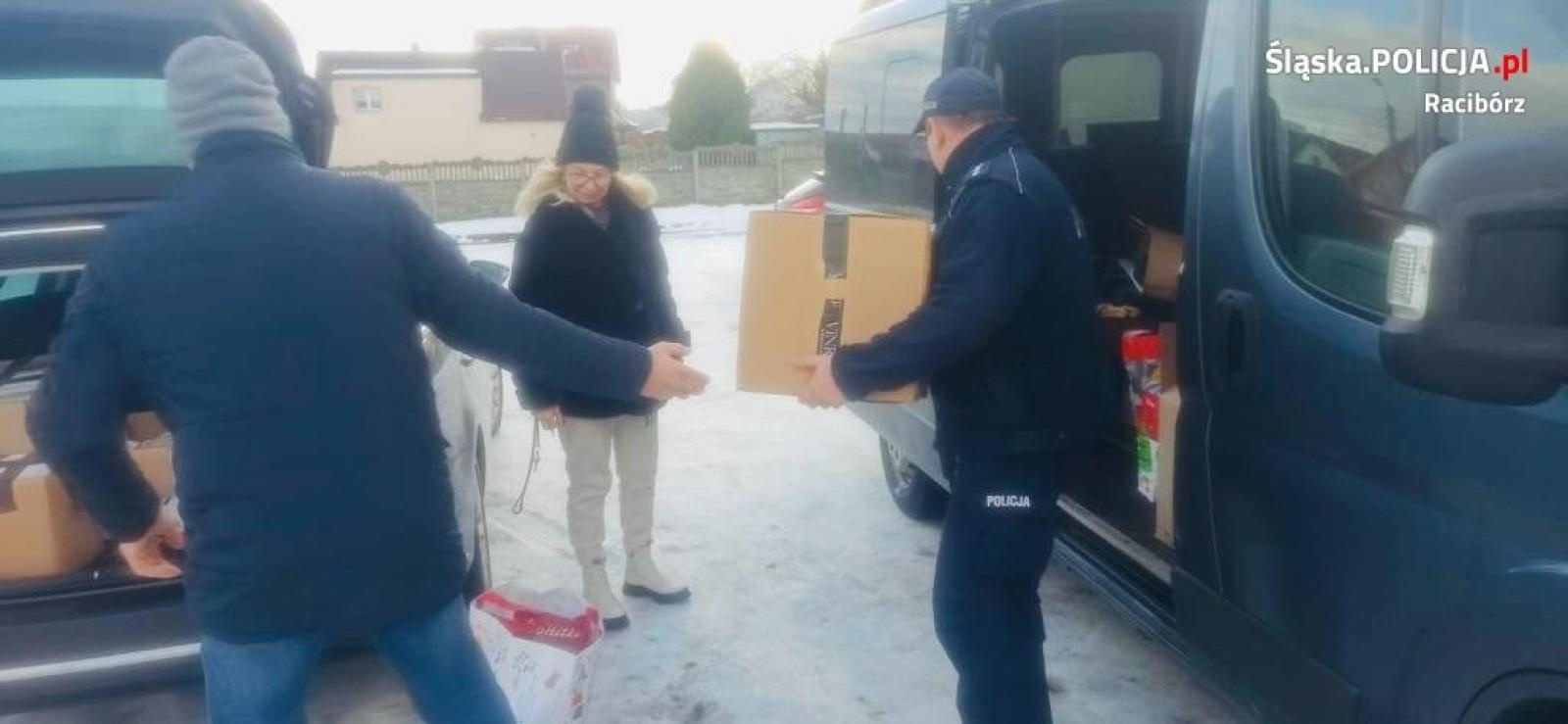 Zdjęcie w galerii na portalu naszraciborz.pl: Dzielnicowy z sercem na dłoni wiadomości z regionu