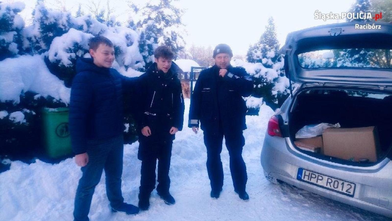 Zdjęcie w galerii na portalu naszraciborz.pl: Dzielnicowy z sercem na dłoni wiadomości z regionu