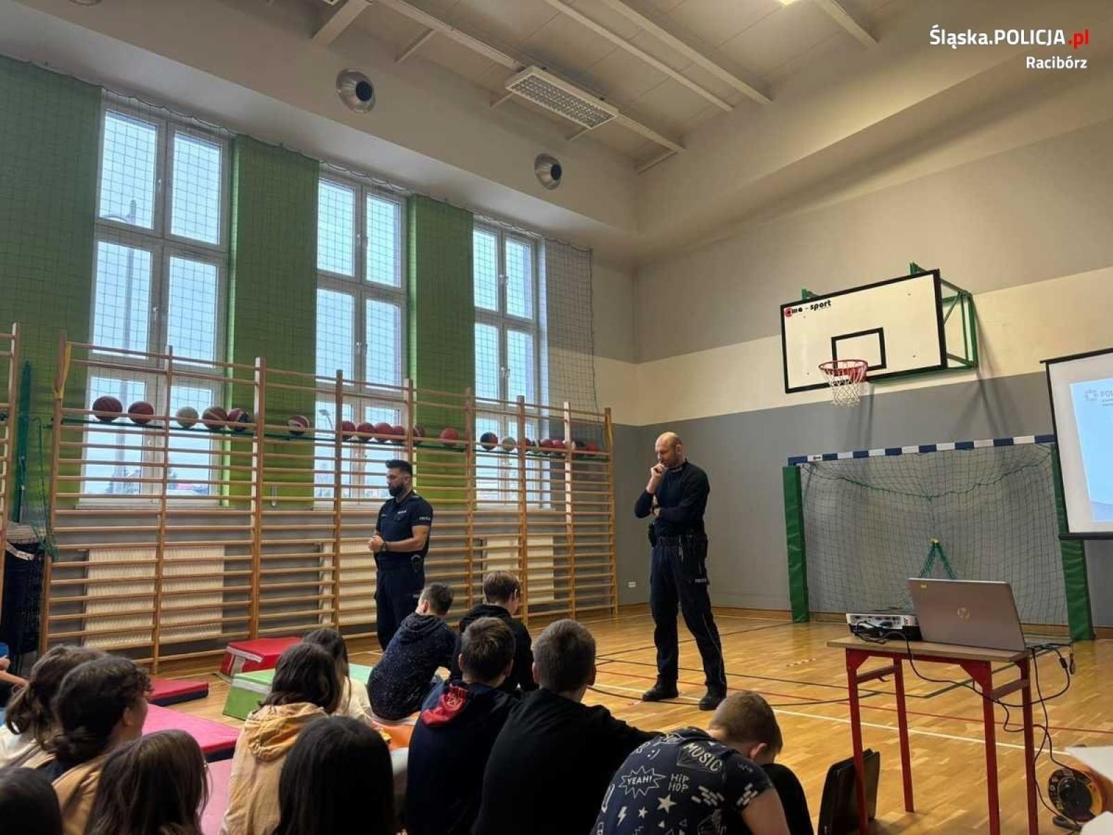 Zdjęcie w galerii na portalu naszraciborz.pl: Akcja Biała Wstążka w Kornowacu wiadomości z regionu