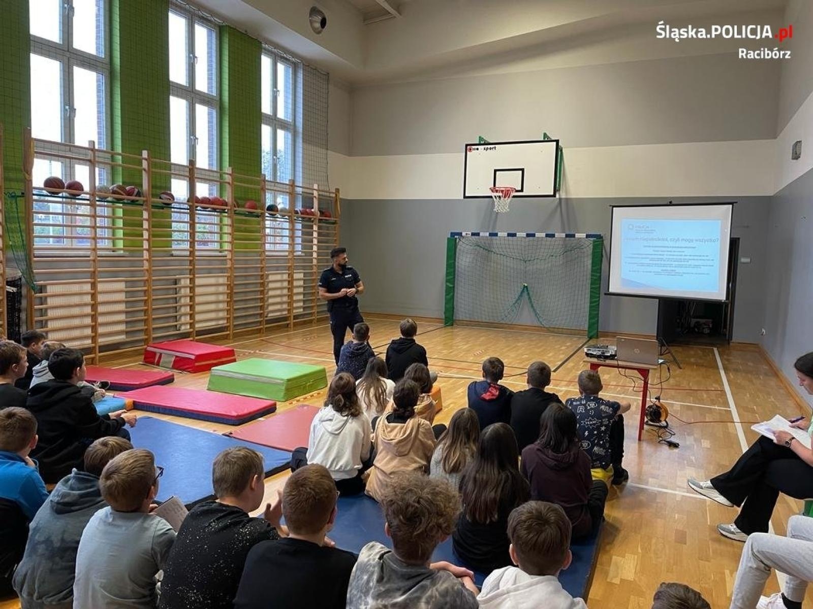 Zdjęcie w galerii na portalu naszraciborz.pl: Akcja Biała Wstążka w Kornowacu wiadomości z regionu