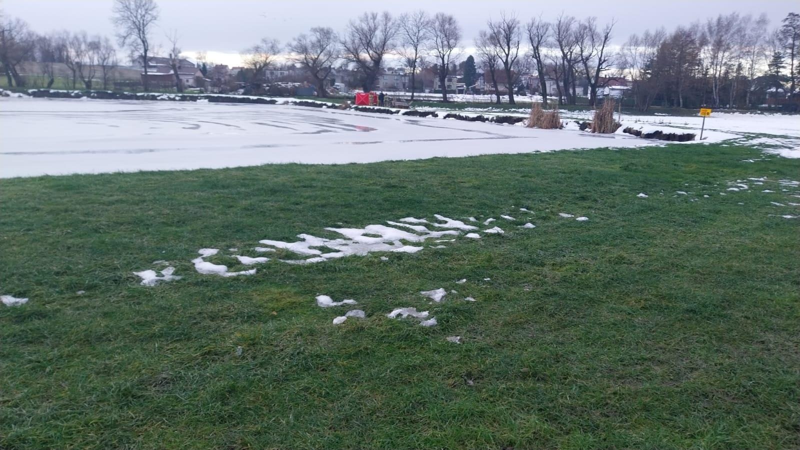 Zdjęcie w galerii na portalu naszraciborz.pl: Tragedia w Krzanowicach. Opuściła dom w nocy i wpadła do stawu wiadomości z regionu