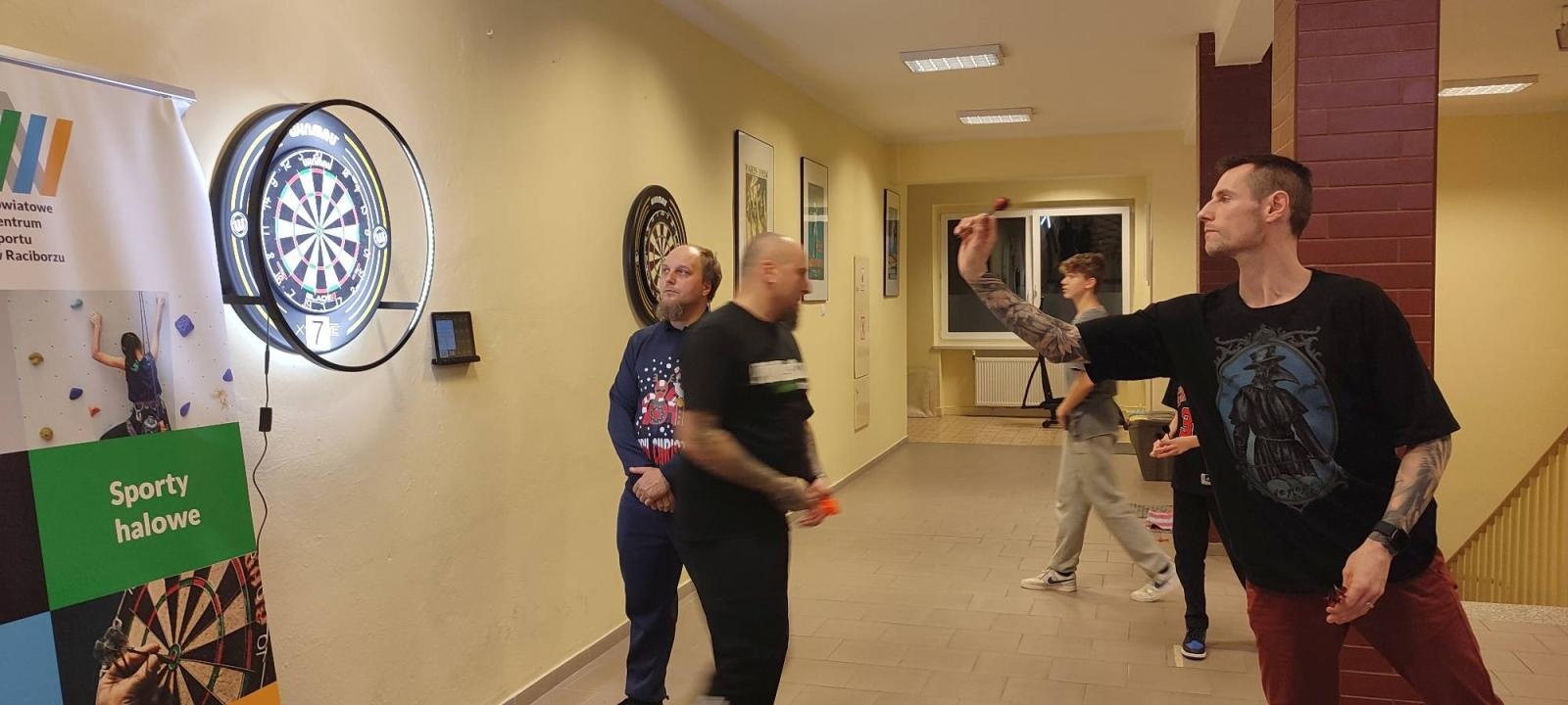 Zdjęcie w galerii na portalu naszraciborz.pl: The Thumb pokazał w Raciborzu darterską moc! wiadomości z regionu