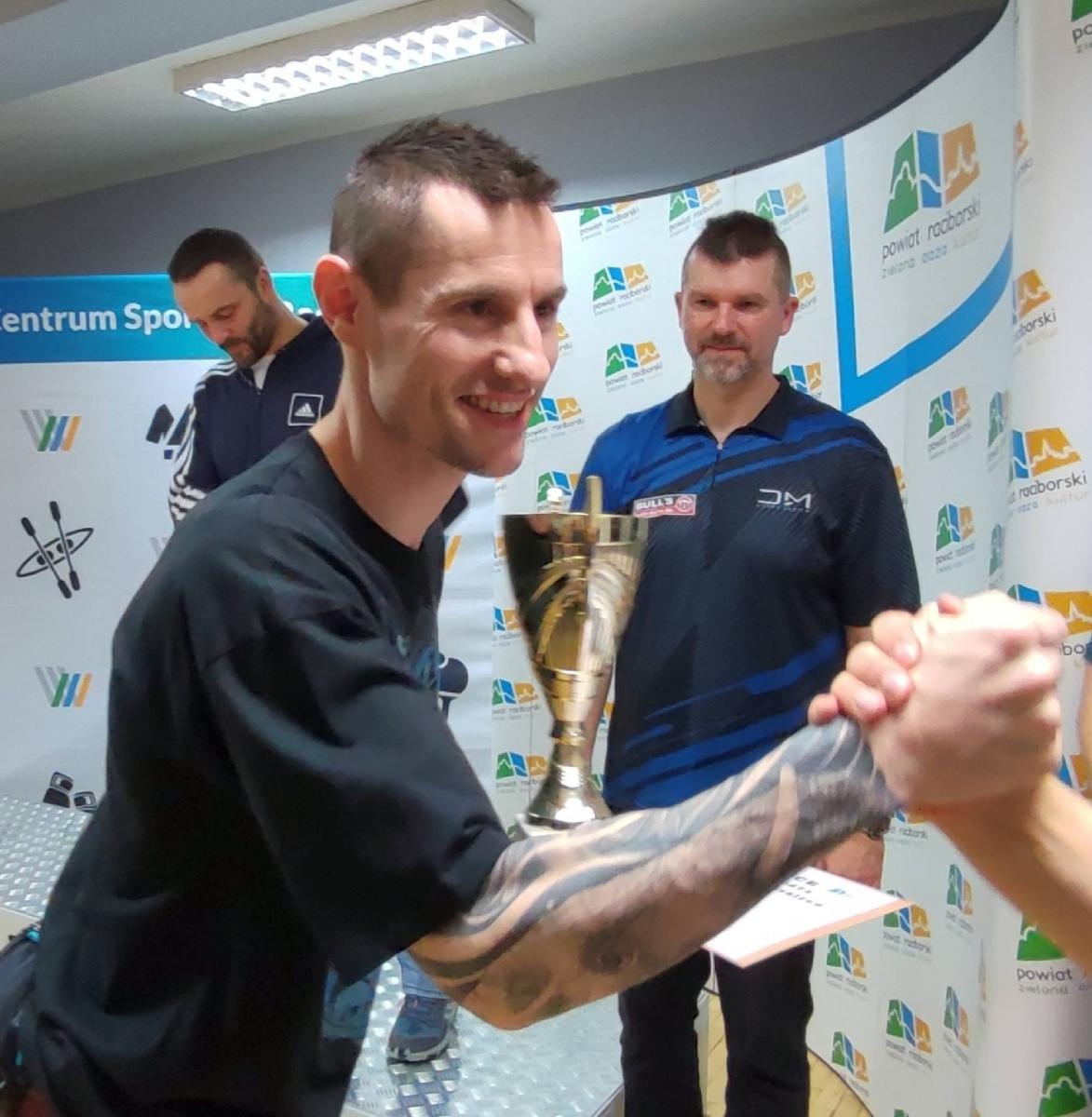 Zdjęcie w galerii na portalu naszraciborz.pl: The Thumb pokazał w Raciborzu darterską moc! wiadomości z regionu