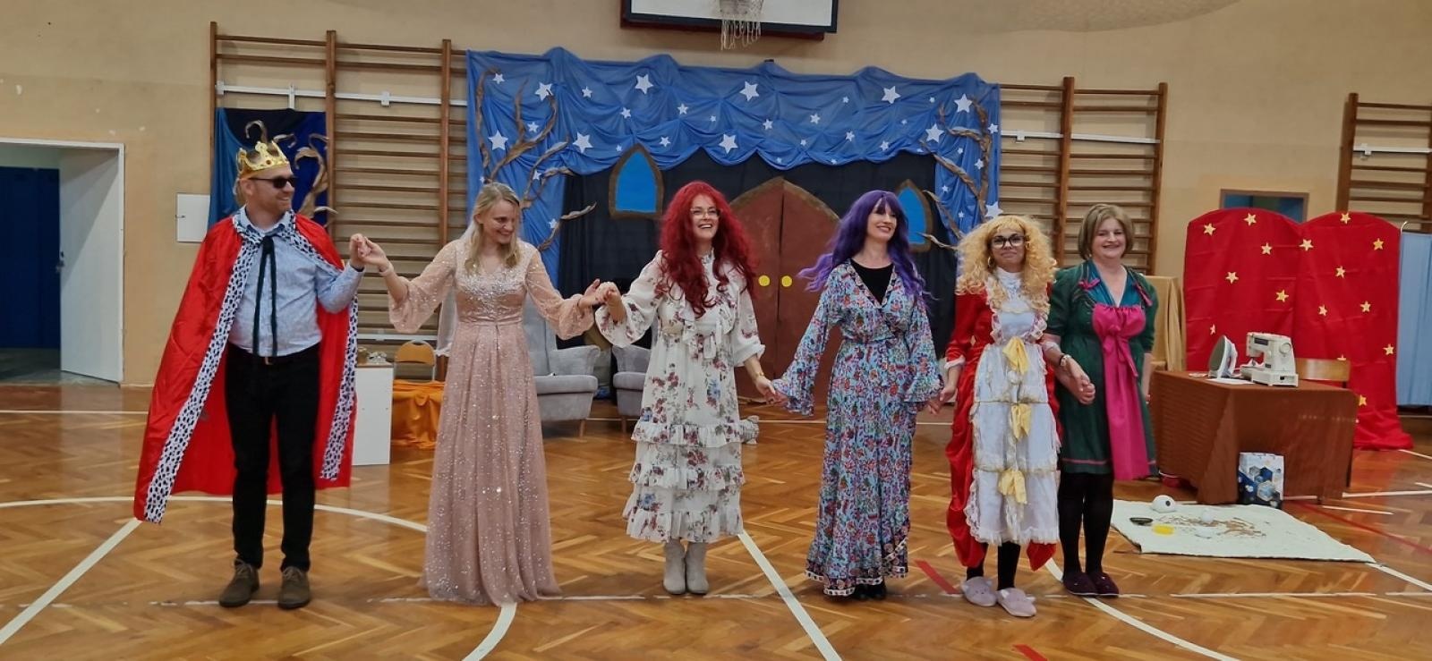 Zdjęcie w galerii na portalu naszraciborz.pl: Kopciuszek hitem kiermaszu w Szonowicach wiadomości z regionu