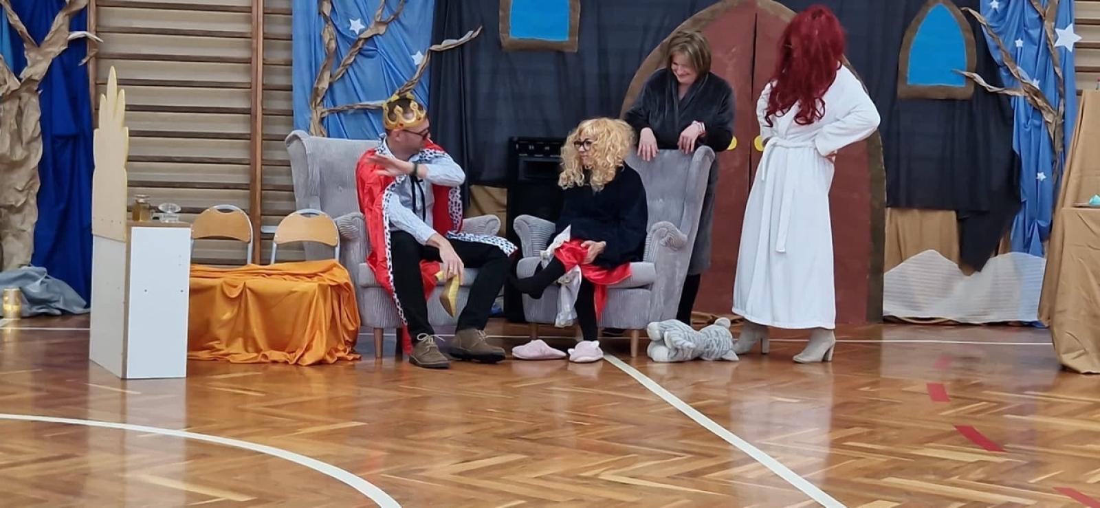 Zdjęcie w galerii na portalu naszraciborz.pl: Kopciuszek hitem kiermaszu w Szonowicach wiadomości z regionu