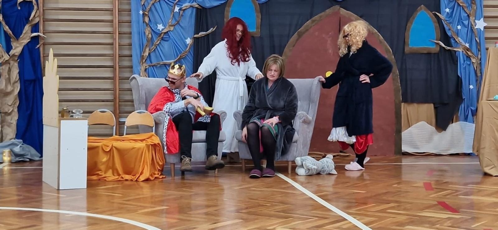 Zdjęcie w galerii na portalu naszraciborz.pl: Kopciuszek hitem kiermaszu w Szonowicach wiadomości z regionu