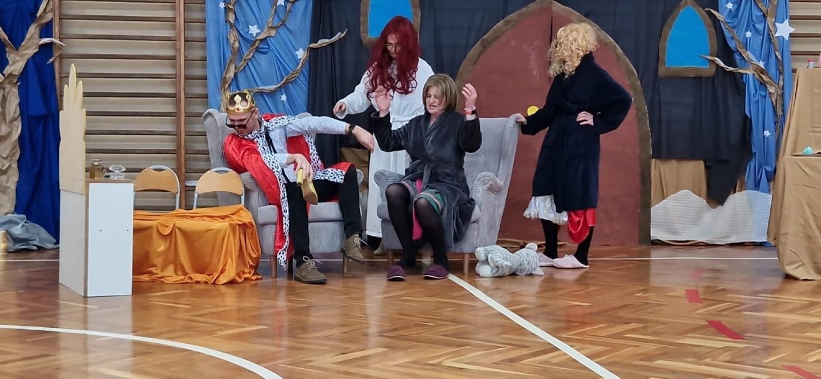 Zdjęcie w galerii na portalu naszraciborz.pl: Kopciuszek hitem kiermaszu w Szonowicach wiadomości z regionu