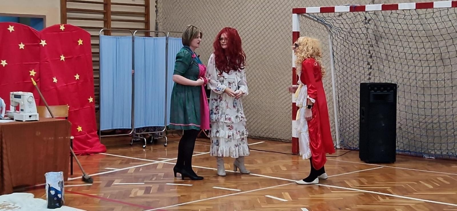 Zdjęcie w galerii na portalu naszraciborz.pl: Kopciuszek hitem kiermaszu w Szonowicach wiadomości z regionu