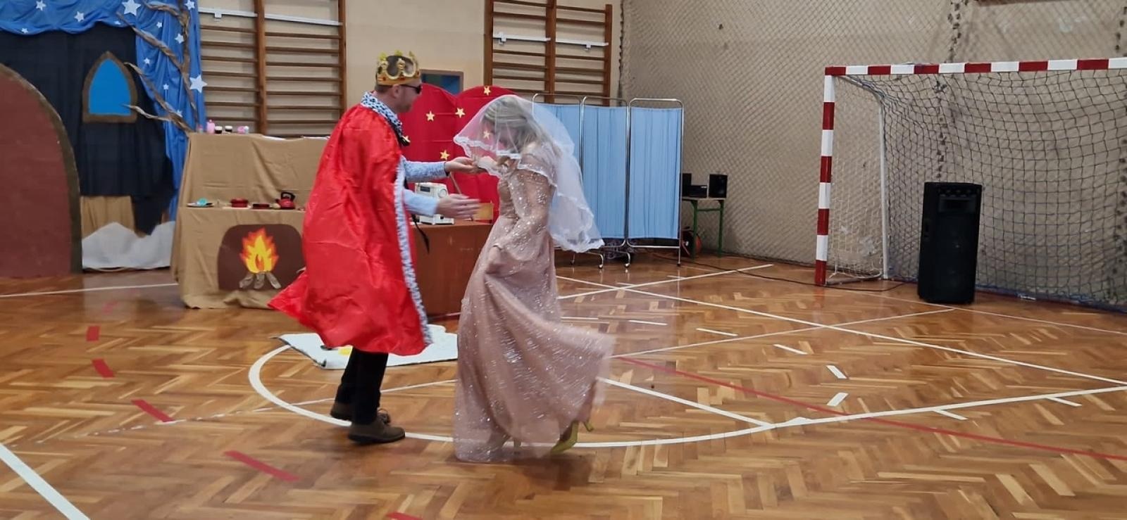 Zdjęcie w galerii na portalu naszraciborz.pl: Kopciuszek hitem kiermaszu w Szonowicach wiadomości z regionu