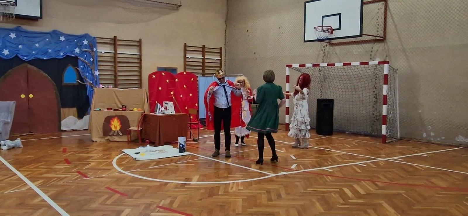 Zdjęcie w galerii na portalu naszraciborz.pl: Kopciuszek hitem kiermaszu w Szonowicach wiadomości z regionu