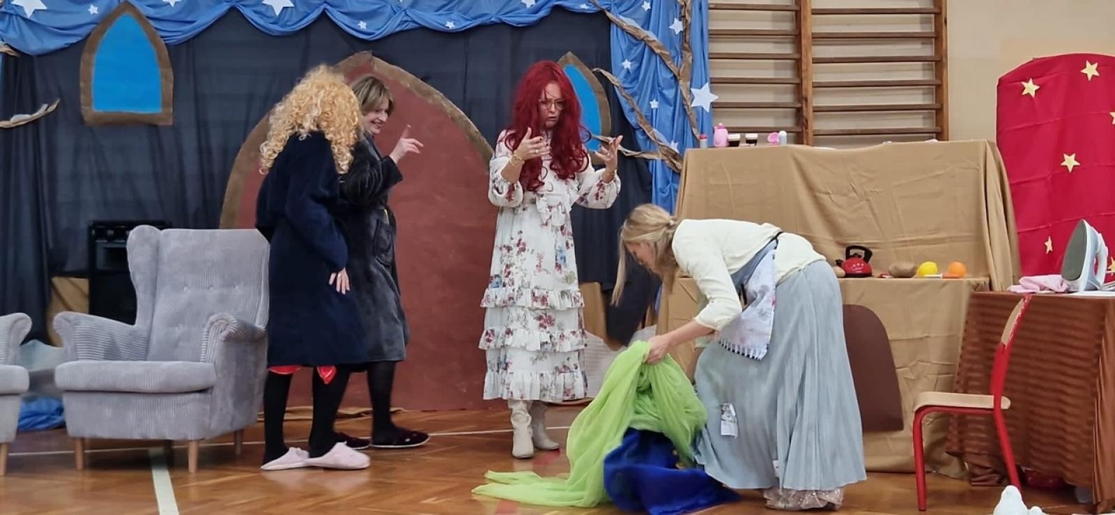 Zdjęcie w galerii na portalu naszraciborz.pl: Kopciuszek hitem kiermaszu w Szonowicach wiadomości z regionu