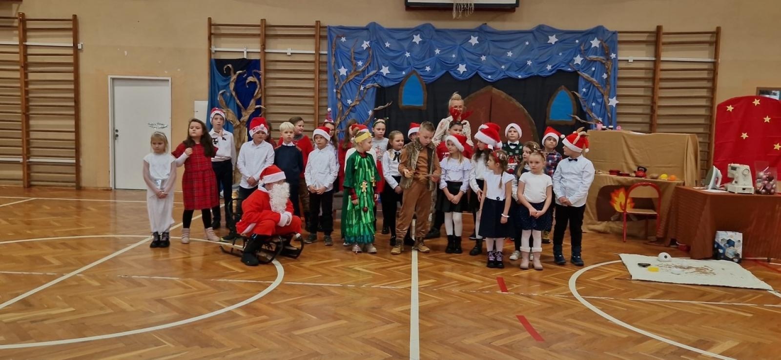 Zdjęcie w galerii na portalu naszraciborz.pl: Kopciuszek hitem kiermaszu w Szonowicach wiadomości z regionu