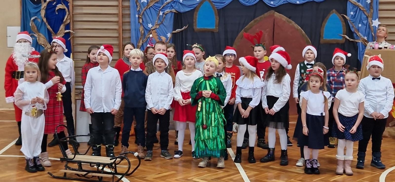 Zdjęcie w galerii na portalu naszraciborz.pl: Kopciuszek hitem kiermaszu w Szonowicach wiadomości z regionu