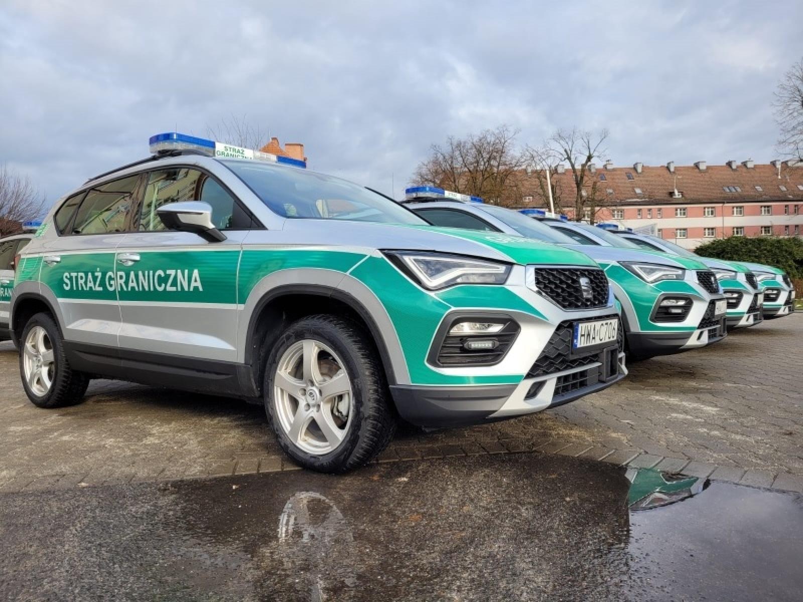 Zdjęcie w galerii na portalu naszraciborz.pl: Śląscy pogranicznicy z Raciborza mają nowe radiowozy wiadomości z regionu