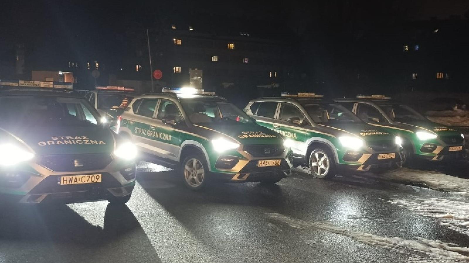 Zdjęcie w galerii na portalu naszraciborz.pl: Śląscy pogranicznicy z Raciborza mają nowe radiowozy wiadomości z regionu