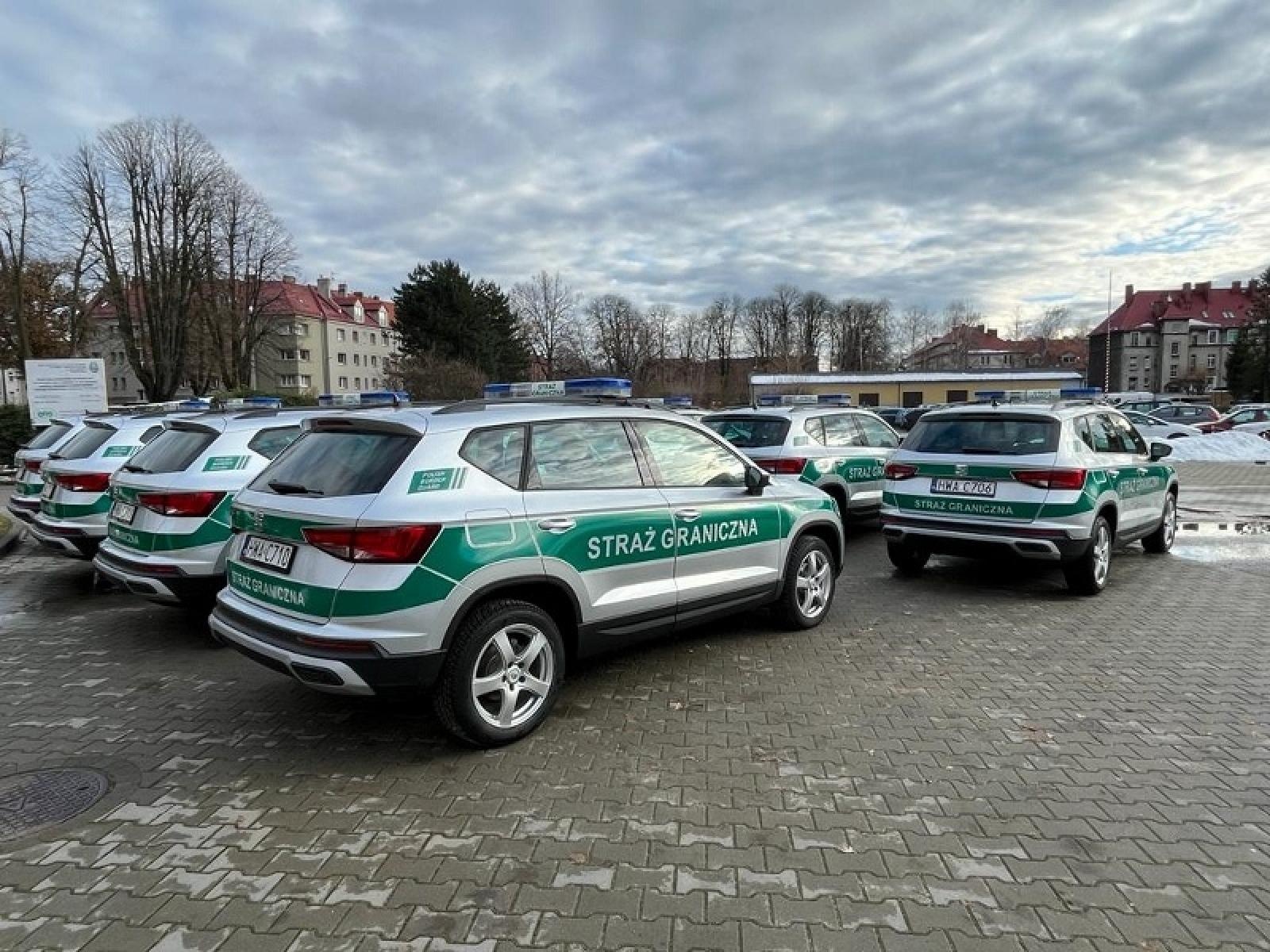 Zdjęcie w galerii na portalu naszraciborz.pl: Śląscy pogranicznicy z Raciborza mają nowe radiowozy wiadomości z regionu