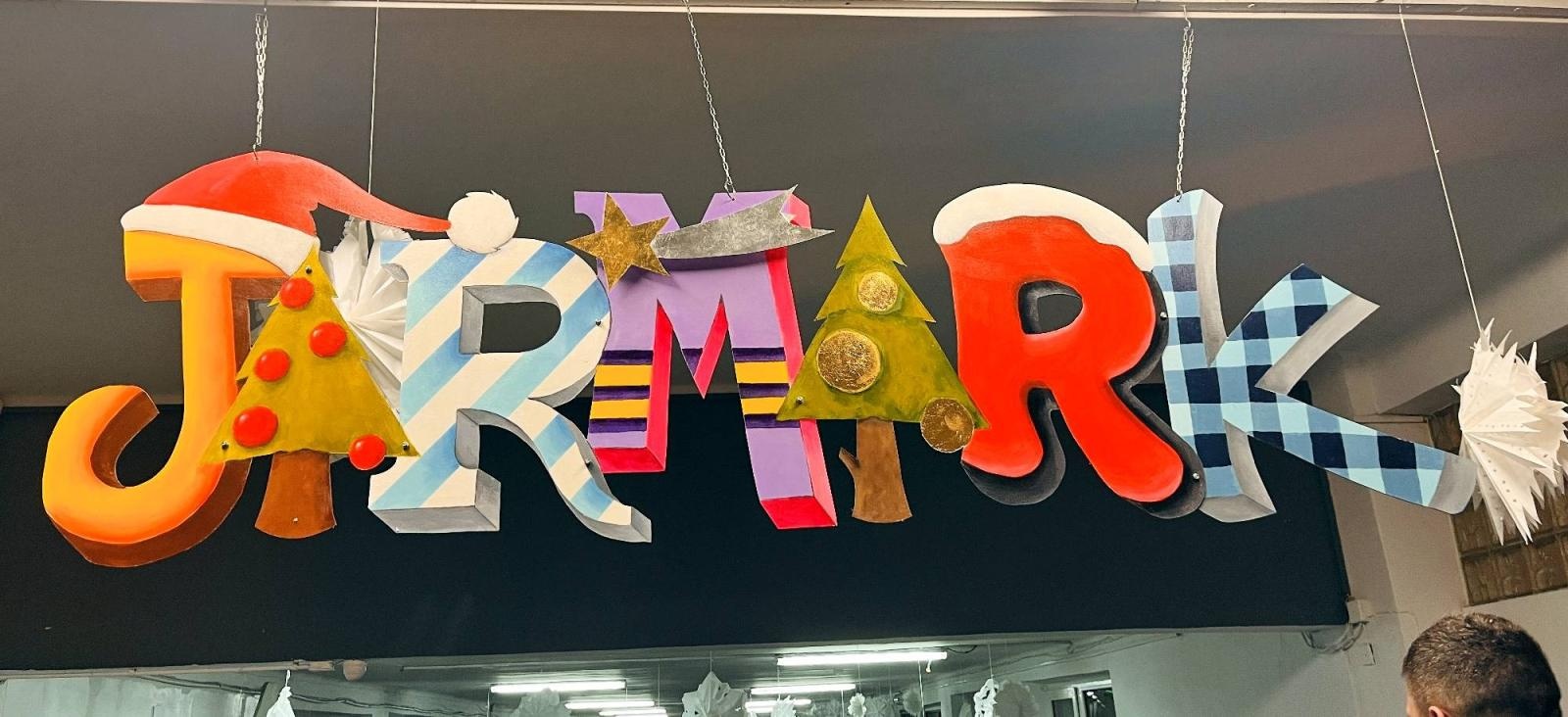 Zdjęcie w galerii na portalu naszraciborz.pl: Tłumy na Jarmarku w SP 1 na Ostrogu wiadomości z regionu