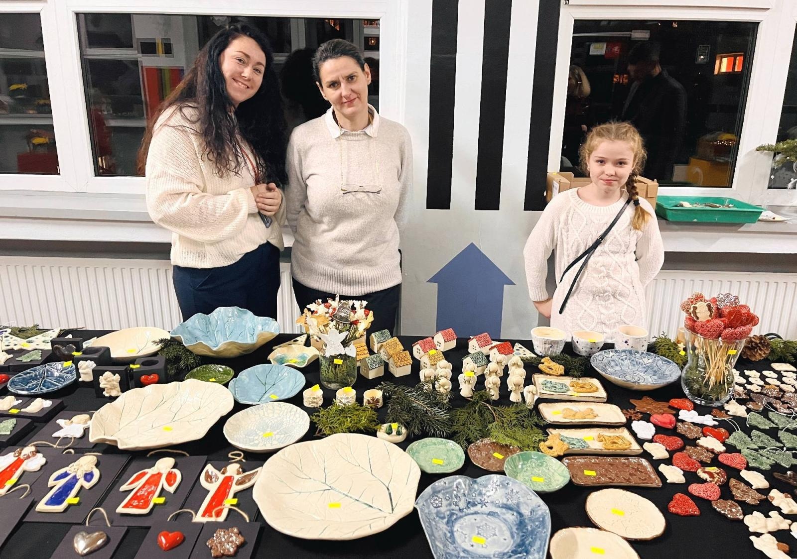 Zdjęcie w galerii na portalu naszraciborz.pl: Tłumy na Jarmarku w SP 1 na Ostrogu wiadomości z regionu