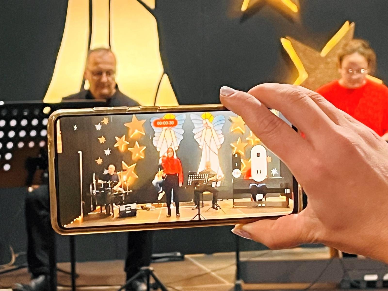 Zdjęcie w galerii na portalu naszraciborz.pl: Tłumy na Jarmarku w SP 1 na Ostrogu wiadomości z regionu