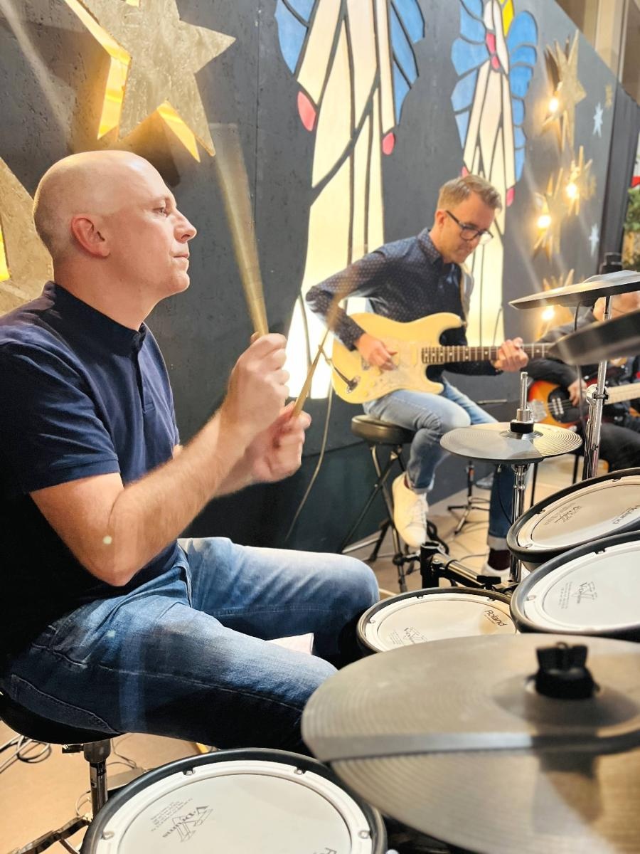 Zdjęcie w galerii na portalu naszraciborz.pl: Tłumy na Jarmarku w SP 1 na Ostrogu wiadomości z regionu