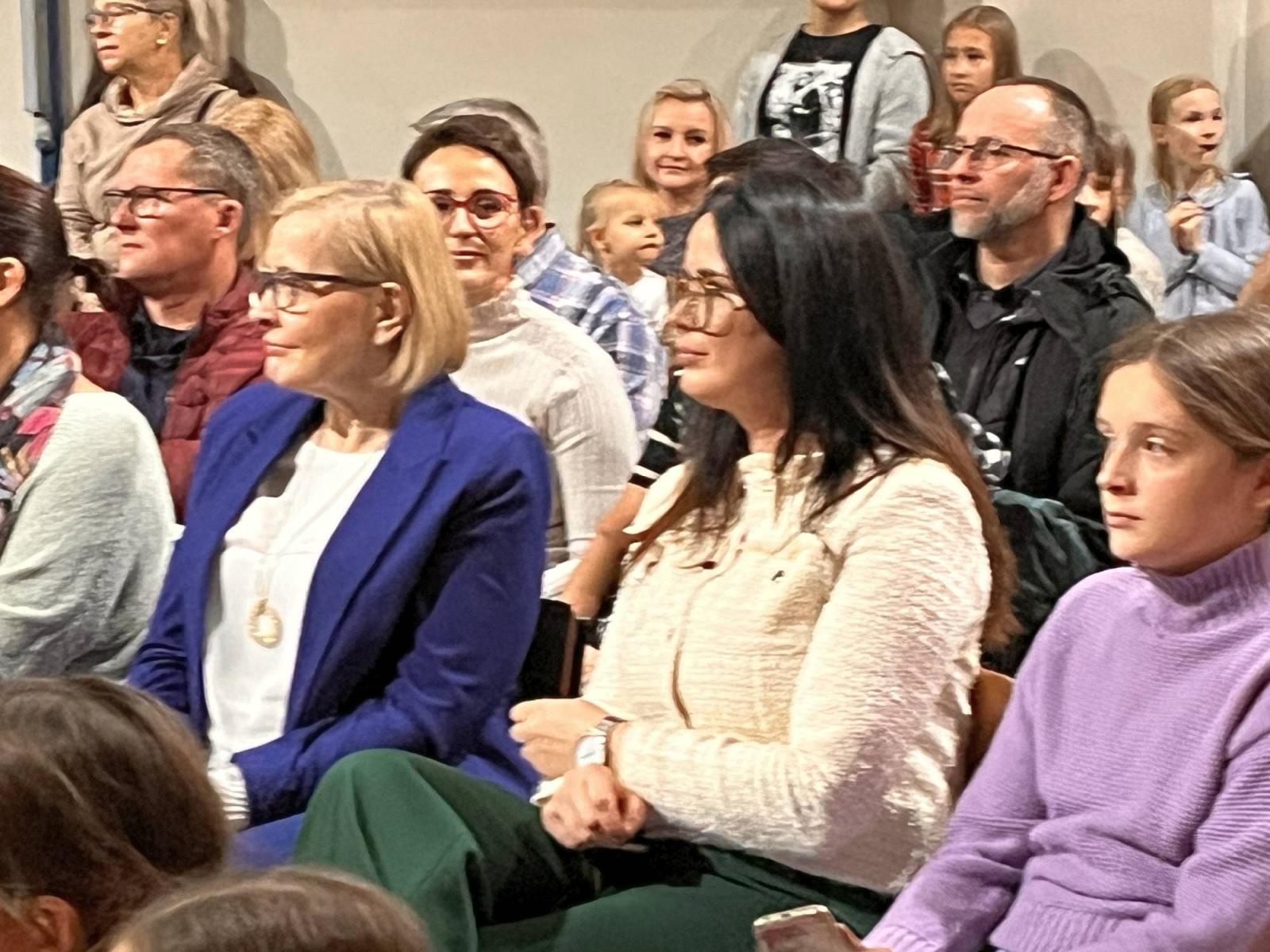 Zdjęcie w galerii na portalu naszraciborz.pl: Tłumy na Jarmarku w SP 1 na Ostrogu wiadomości z regionu