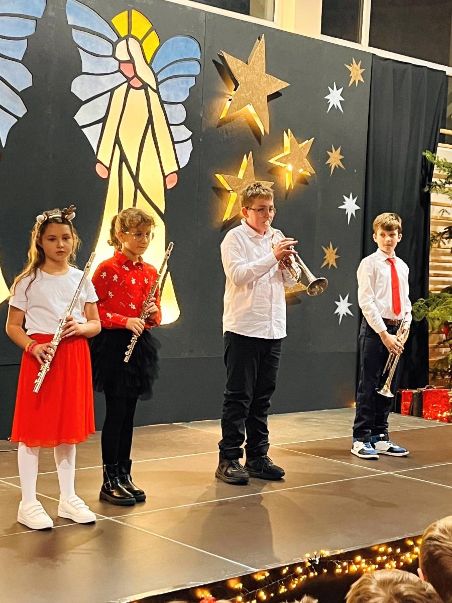 Zdjęcie w galerii na portalu naszraciborz.pl: Tłumy na Jarmarku w SP 1 na Ostrogu wiadomości z regionu