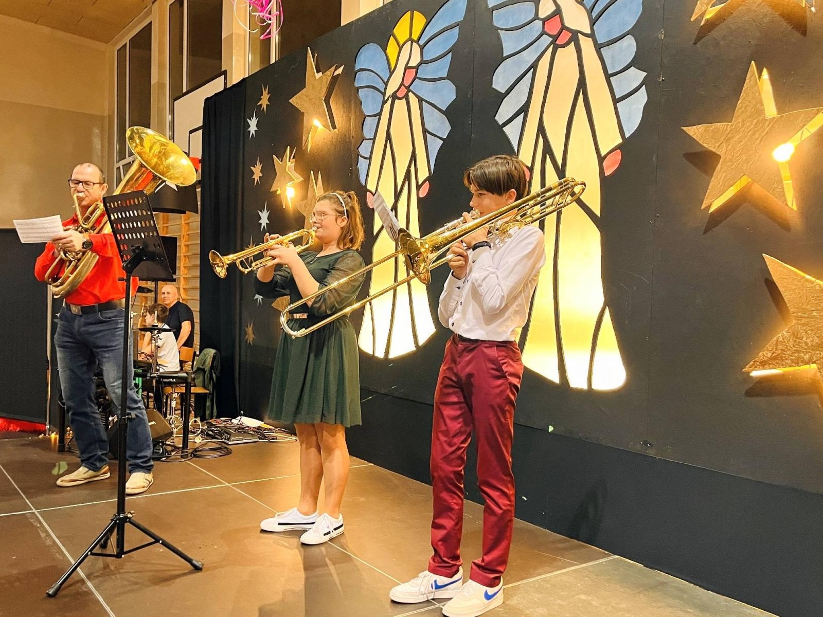 Zdjęcie w galerii na portalu naszraciborz.pl: Tłumy na Jarmarku w SP 1 na Ostrogu wiadomości z regionu