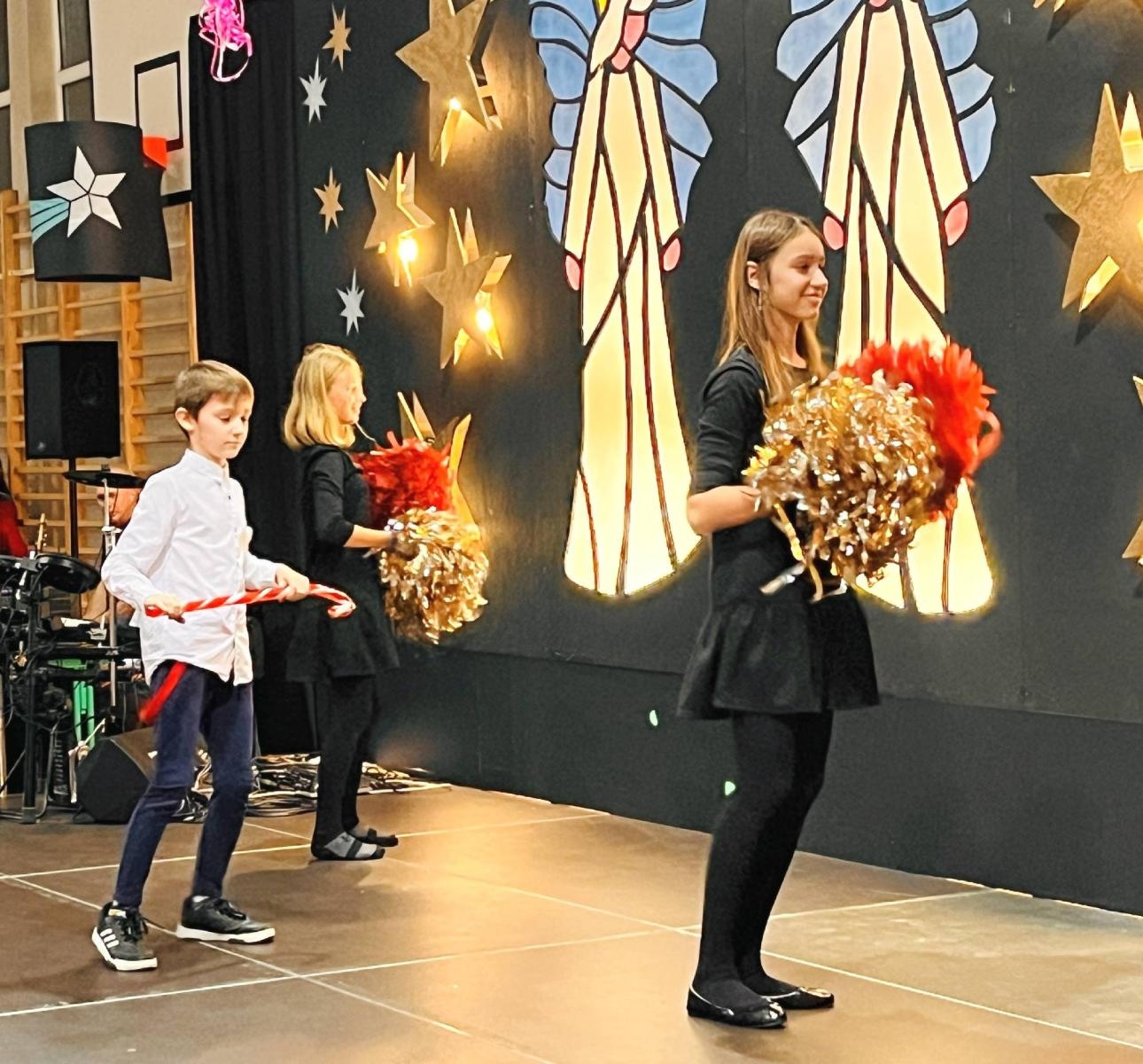 Zdjęcie w galerii na portalu naszraciborz.pl: Tłumy na Jarmarku w SP 1 na Ostrogu wiadomości z regionu