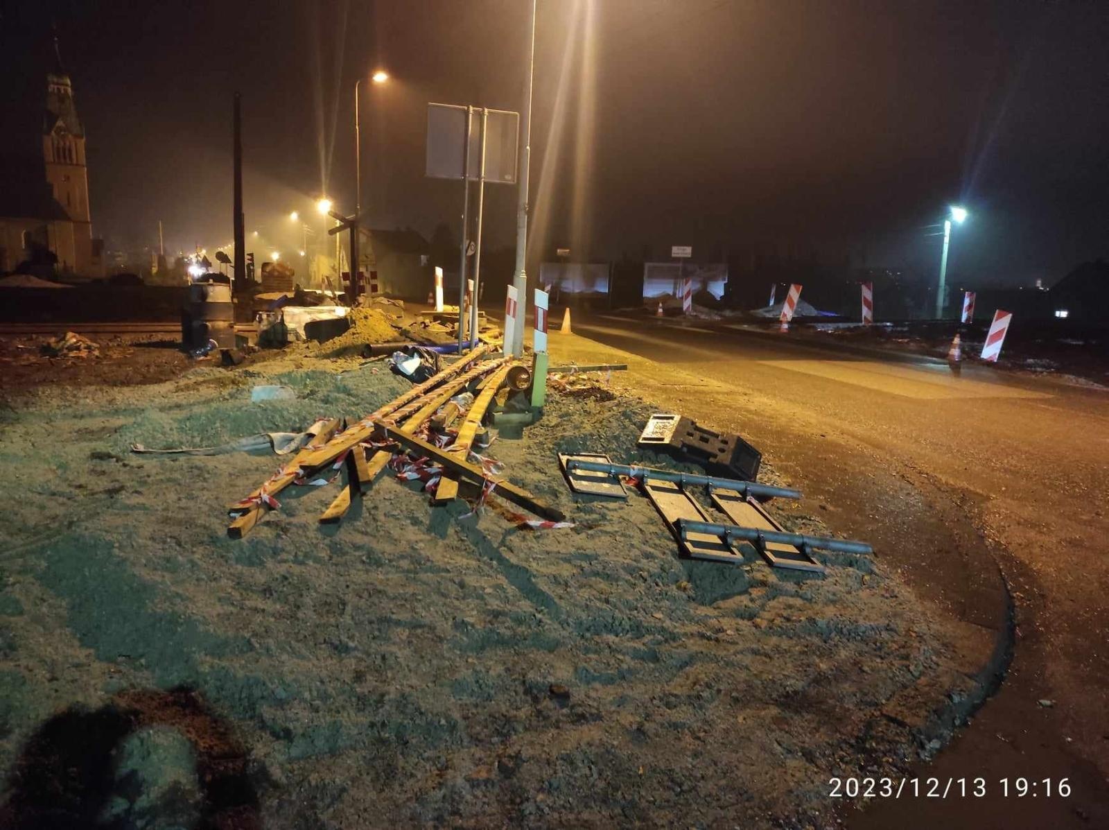 Zdjęcie w galerii na portalu naszraciborz.pl: DK 45. Na przejazd kolejowy w Studziennej wrócił ruch dwukierunkowy wiadomości z regionu