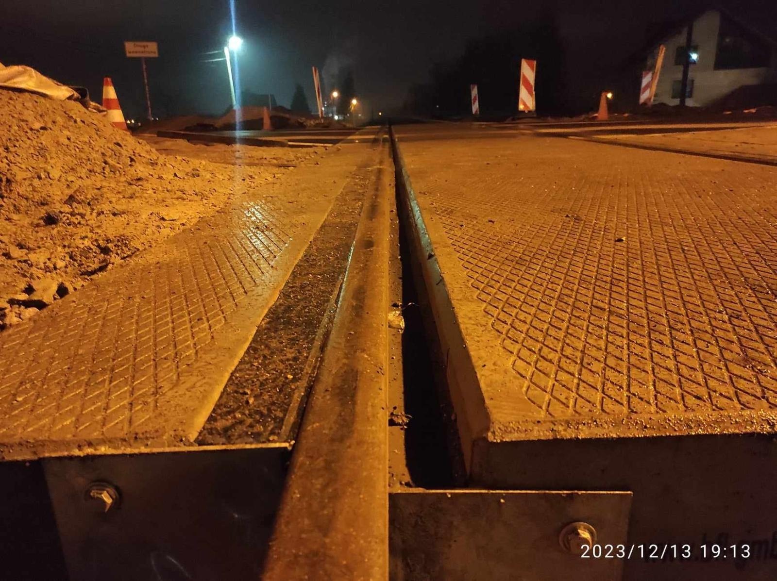 Zdjęcie w galerii na portalu naszraciborz.pl: DK 45. Na przejazd kolejowy w Studziennej wrócił ruch dwukierunkowy wiadomości z regionu