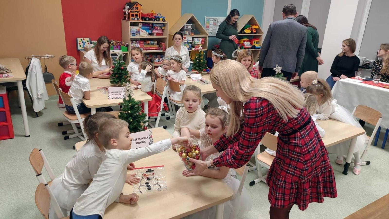 Zdjęcie w galerii na portalu naszraciborz.pl: Ten magiczny czas. Konkurs wiedzy i piosenki zimowo-świątecznej w Rudniku wiadomości z regionu