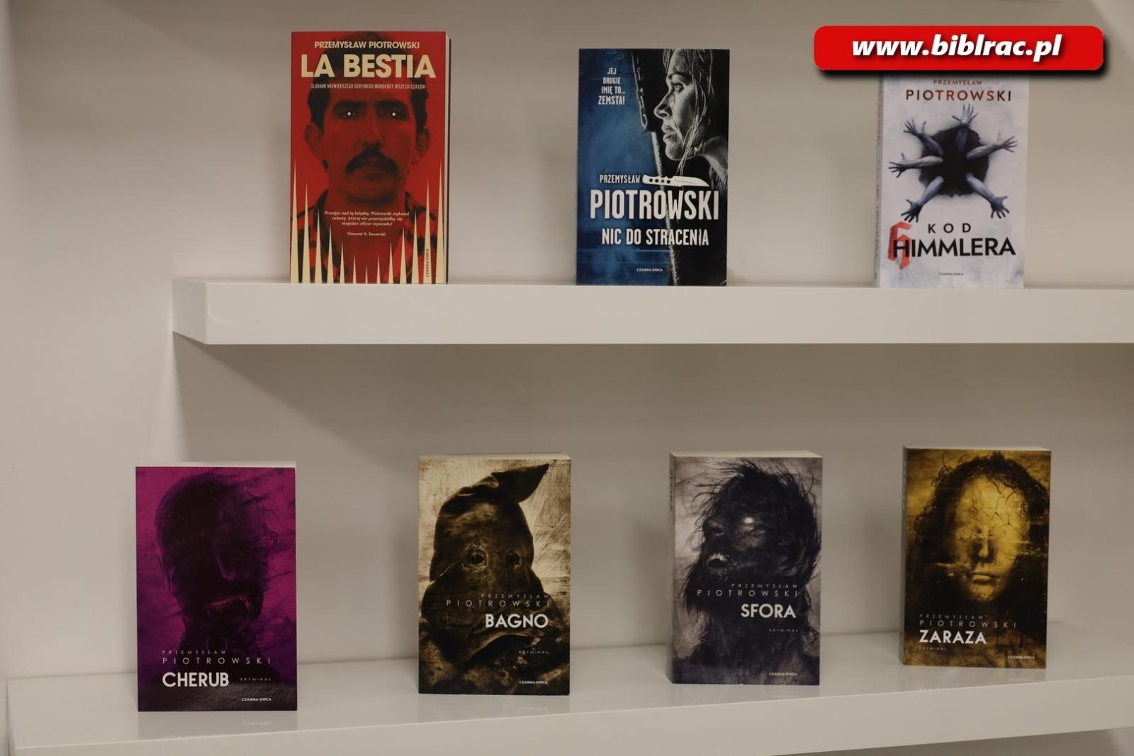 Zdjęcie w galerii na portalu naszraciborz.pl: Każdy radykalizm jest zły! Przemysław Piotrowski w bibliotece wiadomości z regionu