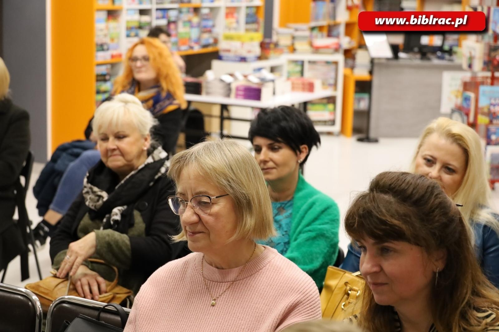 Zdjęcie w galerii na portalu naszraciborz.pl: Każdy radykalizm jest zły! Przemysław Piotrowski w bibliotece wiadomości z regionu