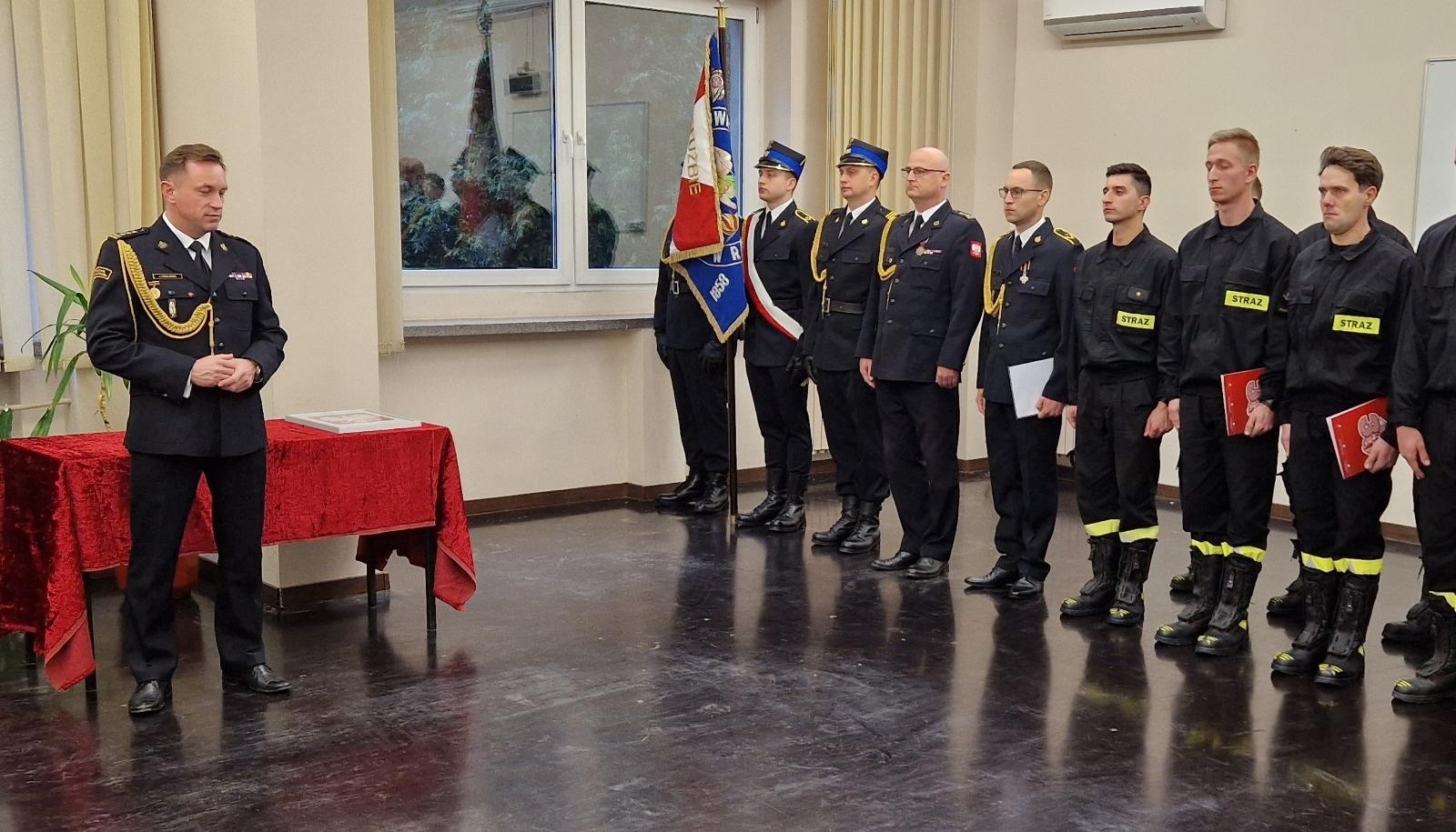 Zdjęcie w galerii na portalu naszraciborz.pl: Dwóch nowych strażaków złożyło ślubowanie wiadomości z regionu