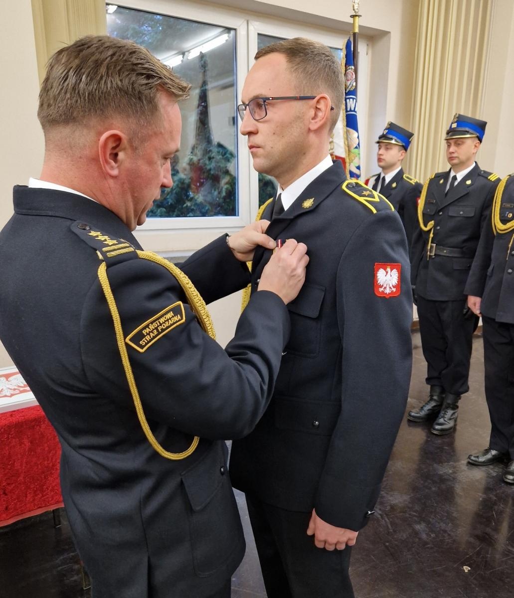 Zdjęcie w galerii na portalu naszraciborz.pl: Dwóch nowych strażaków złożyło ślubowanie wiadomości z regionu