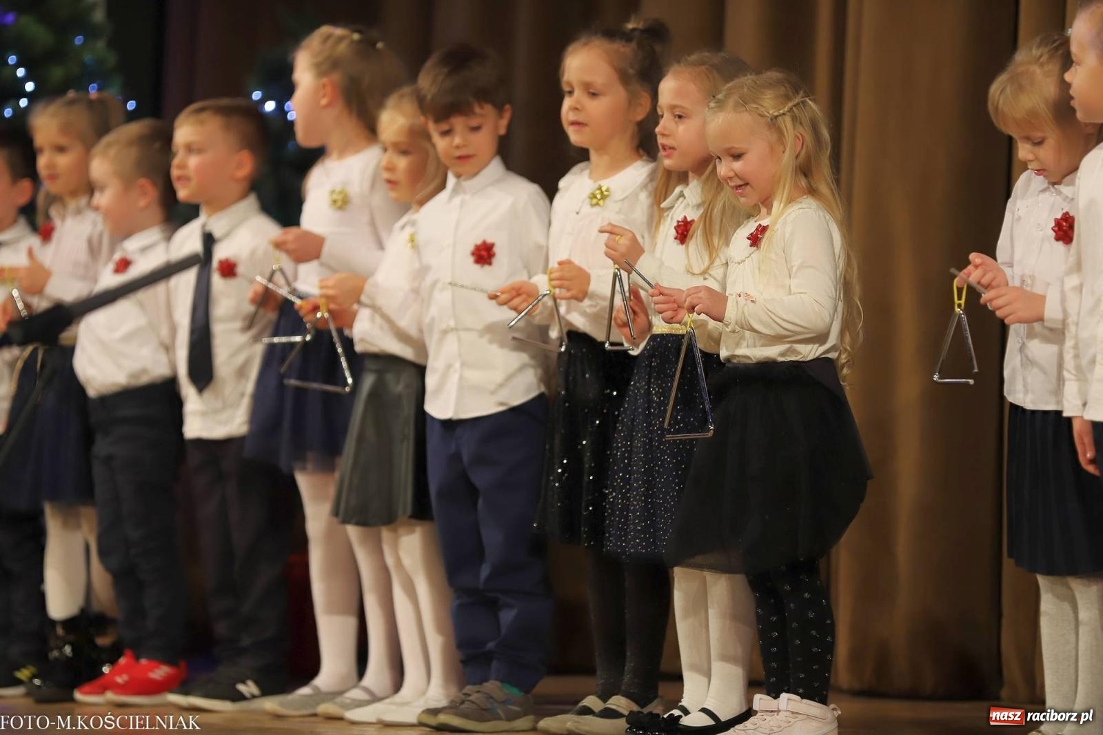 Zdjęcie w galerii na portalu naszraciborz.pl: Przepiękny koncert przedszkolaków z Kochanowskiego wiadomości z regionu